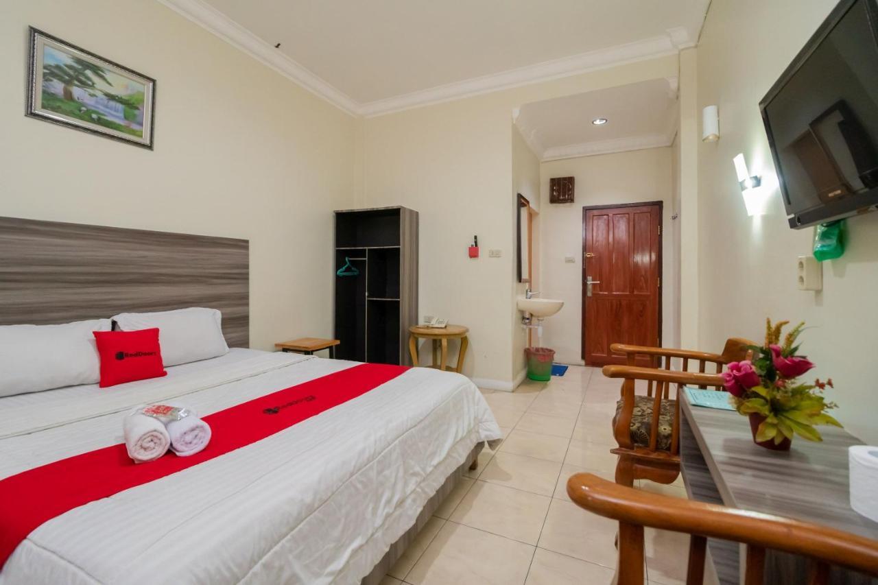 Hotel Reddoorz @ Pematang Siantar Exterior foto