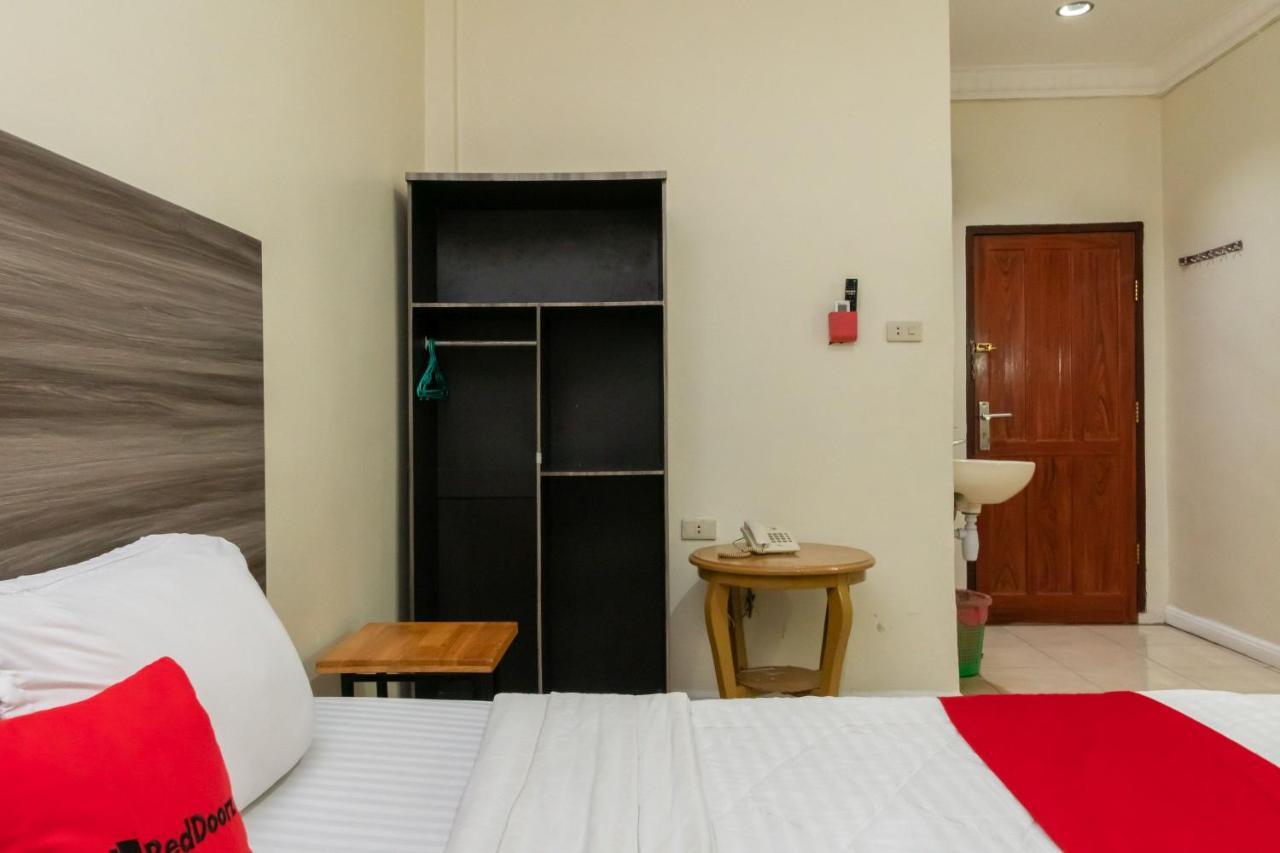 Hotel Reddoorz @ Pematang Siantar Exterior foto